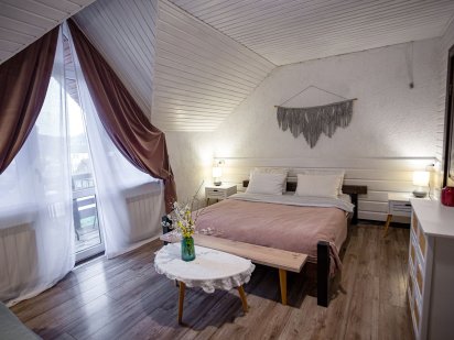 Відпочинок в  Карпатах Славське будинок та окремо котедж з басейном і Славское