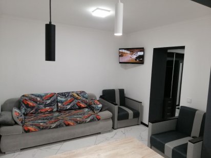 Будинок-квартира подобово Золотоноша