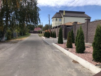 Пр уч зем13с в сомом селеЗазимье в центре села свет газ соседи!