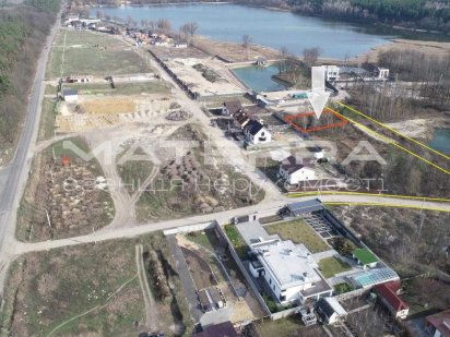 Круглик ділянка біля озера 10 сот пору ліс