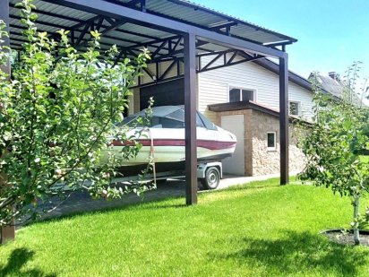 Ділянка з гаражем і підвалом.