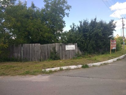 Продам ділянку під комерційну або житлову забудову в центрі Микуличів