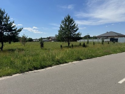 Продаж земельних ділянок в с. Мила