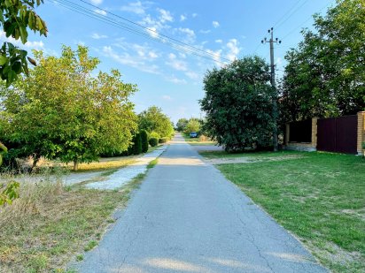 Продаж ЧАРІВНОЇ ділянки з видом на озеро! 2 лінія від водойми.