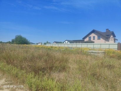 Продається земельна ділянка зі світлом