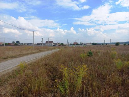 Ділянка 10 соток у Рожівці під забудову з комунікаціями Рожевка