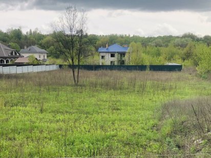 Фасадна ділянка в пейзажному місці!