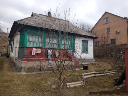 Продам ділянку з хатою с. Старі Безрадичі. (вул. Тиханська)