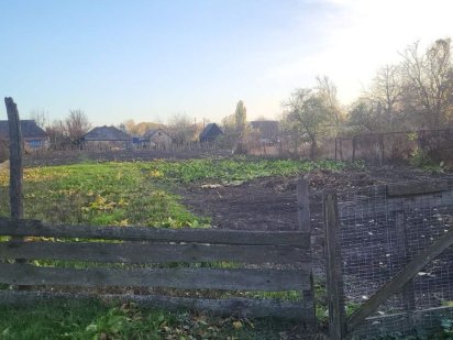 Продам ділянку в центрі села Семиполки