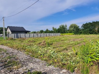Требухів початок села від Броварів власник ділянка 9 сот за 7000