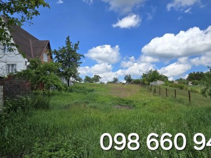 Земельна ділянка в центрі с. Фурси