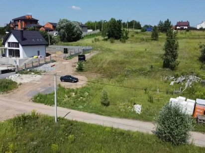 Хотів 11сот під забудову, центр частина села, навколо сучасні будинки. Хотов