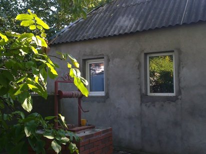 Земельна ділянка з невеликим будинком. 