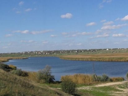 20 и 27 соток, у реки в Живописном месте М-Погорелово, Витовский район