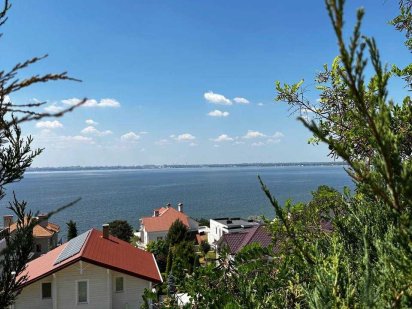 Участок в Тартусе, свет, вода, канализация, газ всё есть на участке