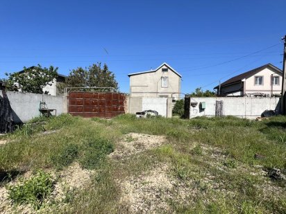 Продаю участок с коммуникациями  пгт. Великодолинское.