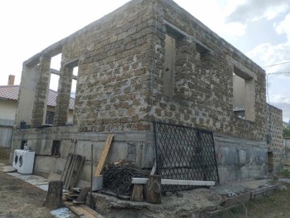 Продам участок с коробкой из ракушняка Сог волна , пригород Черноморск Великодолинське