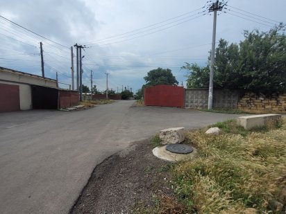 Идеальный участок  под Ваш  дом с в центре Усатово. Предложи свою цену