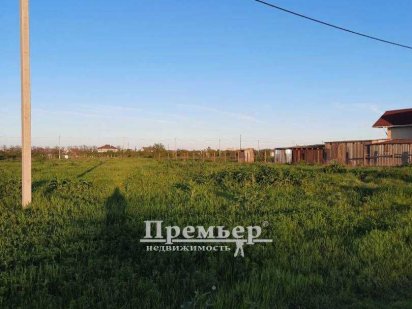 У продажу ділянка правильної форми розташована у с. Молодіжне