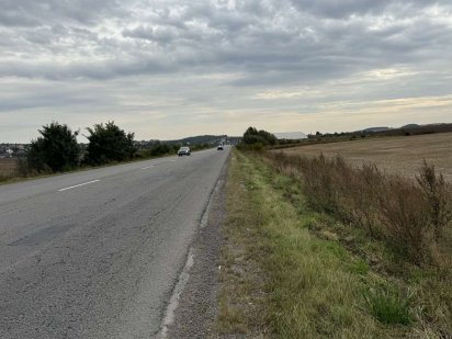 Продам фасадну земельну ділянку з виїздом на трасу Київ чоп біля Айвен Колоденка