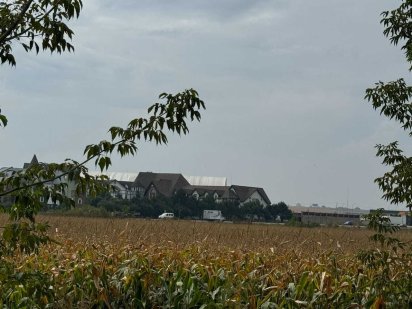 Пай понад трасою з існуючим з'їздом Колоденка