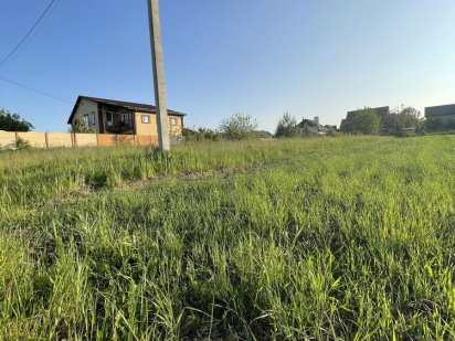 Продаю земельну ділянку поблизу міста.