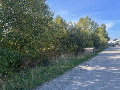 Ділянка 20сот,  с.Смиківці. Примикає до дороги. Можлива під комерцію. Смыковцы