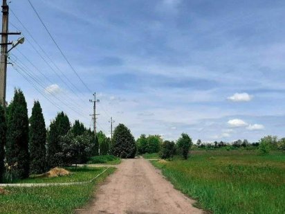 Продам в Малій Данилівці на Полі Чудес - 1  земельні ділянки