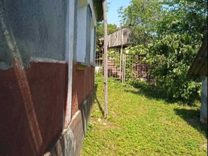 Продається земельна ділянка з будинком Сатанов