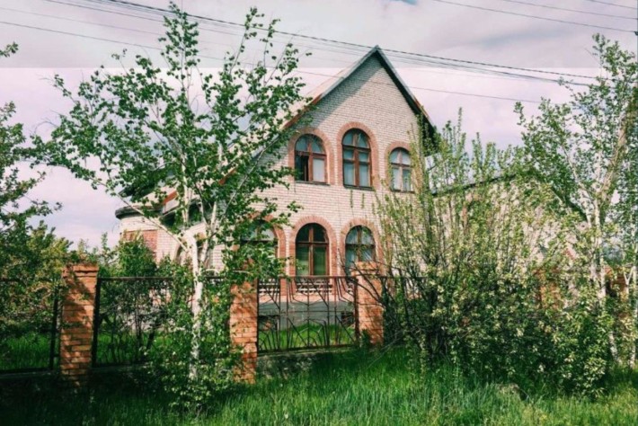 Двоповерховий будинок, с. Володимирівське - фото 1