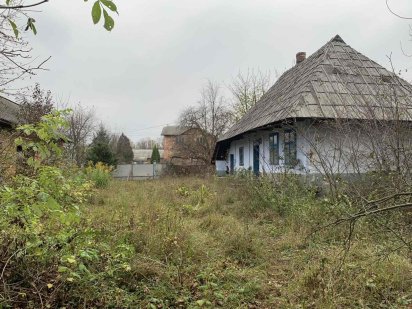 Участок з недостроєною кухнею та старою хатою Годилів