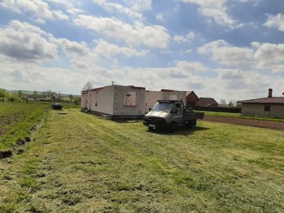 Земельна ділянка з недобудованим будинком Сторожинец