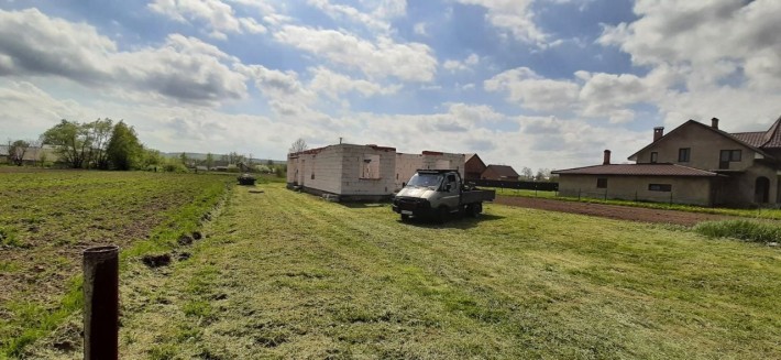 Земельна ділянка з недобудованим будинком - фото 1