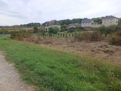 продаю власну ділянку землі біля чернівців Великий Кучурів