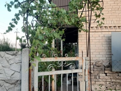 Земельна ділянка з будинком Вольнянск