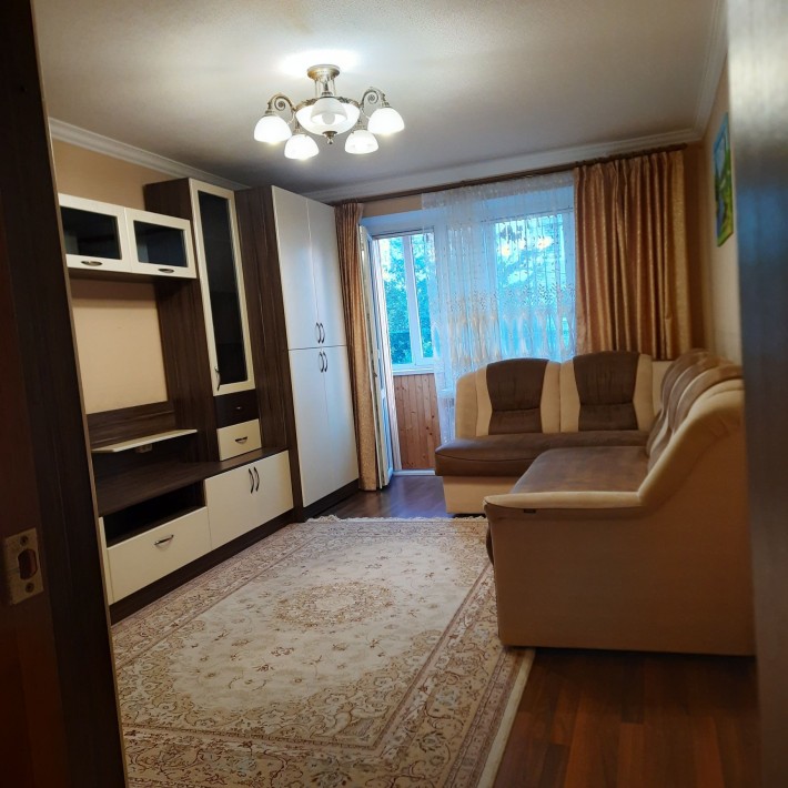 Крюковщина  продам 2х квартиру 51м2 + 2 гаража ул. Мичурина - фото 1