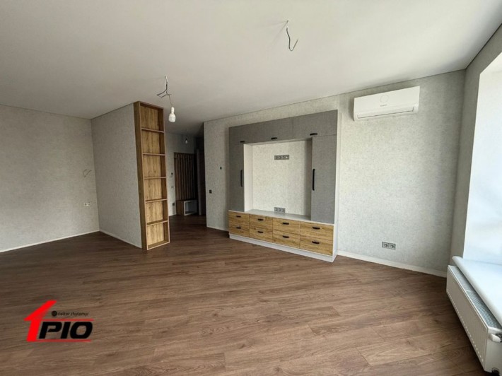 Продам квартиру з ремонтом в центрі - фото 1