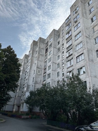 Продаж 1 кім кв біля Голівуду 3/9. Вул. Космонавтів 26 - фото 1