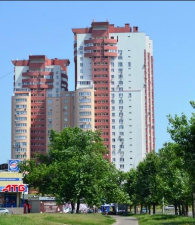 Продам двокімнатну квартиру з терасою, мікрорайон Березняки. - фото 1