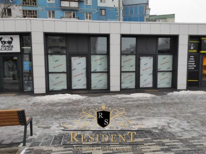 Нові торгові приміщення в Новомосковські. Червона лінія з окремим входом, вікна на червону лінію. Самар