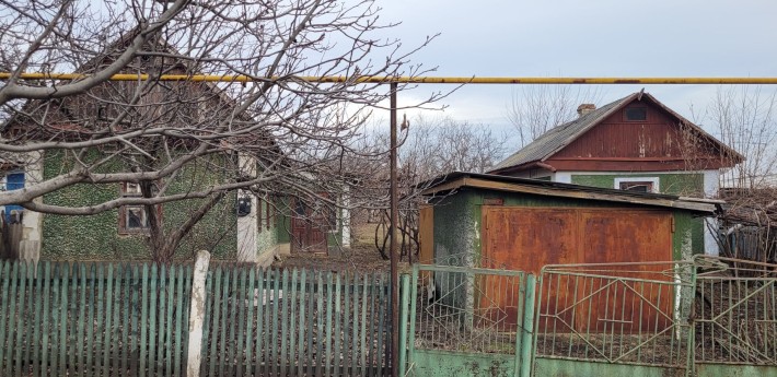 Присадибна ділянка зі старим будинком - фото 1