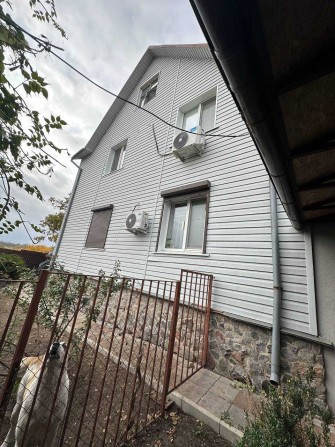 Продам 2-х поверховий капітальний житловий будинок 180 кв.м. - фото 1