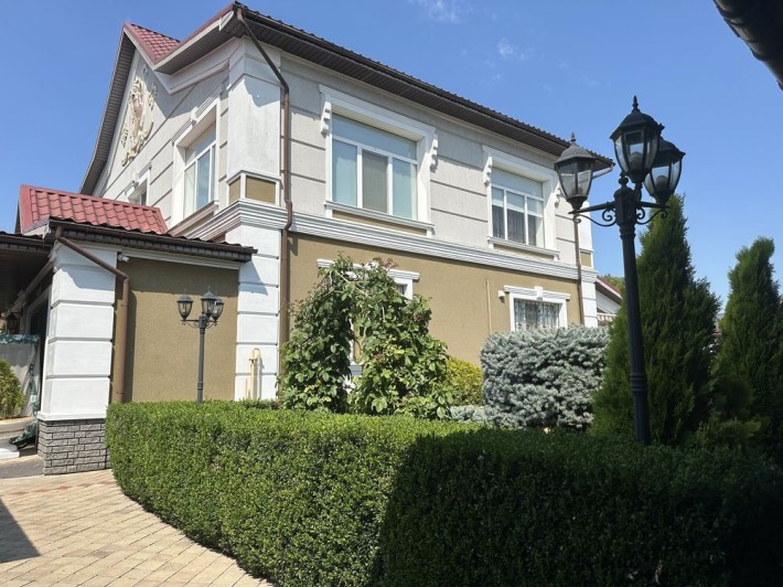 Продаж будинку в центрі міста 230 кв.м ( 10 соток землі) - фото 1