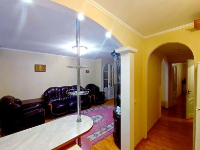 2-кім. квартира на місяць і більше по вул. Соборна. ВЛАСНИК. Ровно