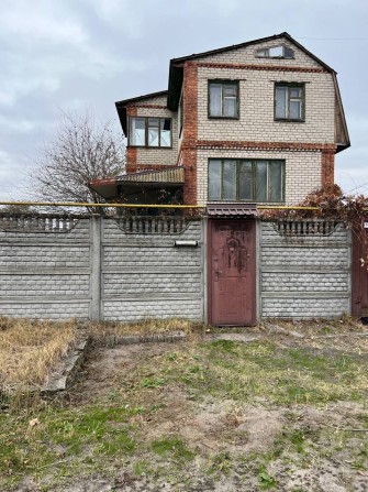 Продам 3х этажный дом 178 кв., 25 сот. Станично-Луганский р-н - фото 1