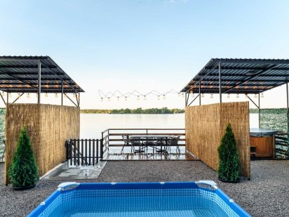 База отдыха у воды, отель. Посуточно. Дом на берегу Днепра, чан.