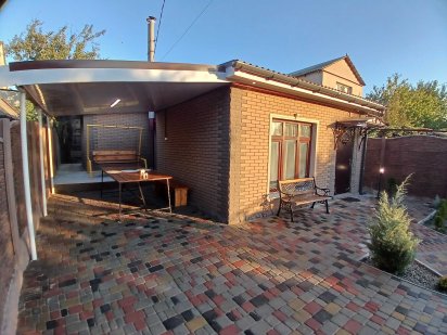 Сдается посуточно уютный теплый дом. Беседка и мангальная зона.