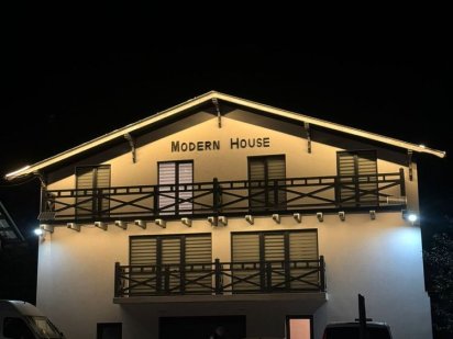 “Modern House” Здається сучасний будинок Пилипець