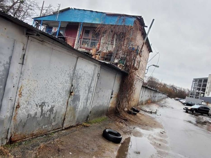 Капитальный гараж возле ЖК Навигатор, ул.Резервная, 7 - фото 1