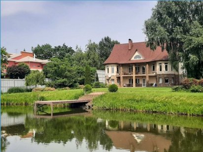 с. Хлепча. Будинок 500 кв. VIP-рівня. На березі озера. До 20 осіб. Хлепча